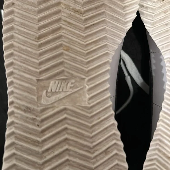 Nike Cortez Black and White leather. Men's 8; Women's 9.5. EUC - Picture 10 of 10